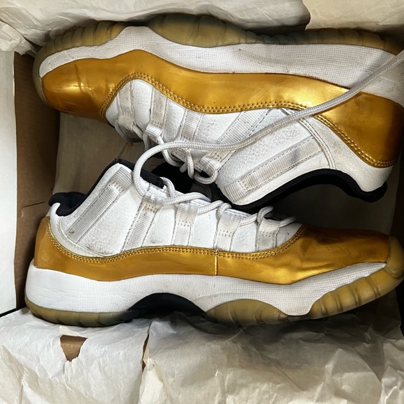 Limited addition gold and white air Jordan 11 - Picture 2 of 4